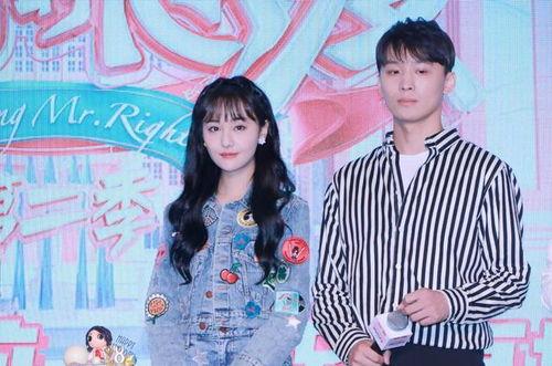 娱乐圈两个人吃瓜的小说,瓜田里的甜蜜邂逅